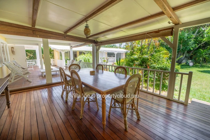 Péreybère - Charmante maison familiale avec studio et grand terrain tropical arboré