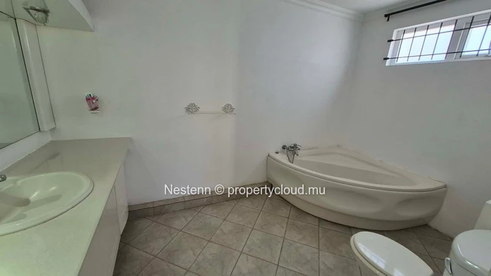 Spacious 5-Bedroom Private House for Rent in Flic en Flac – Just 3 Minutes from the Beach
