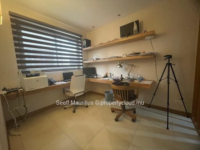 Appartement haut standing avec jardin privatif et piscine – Quartier résidentiel