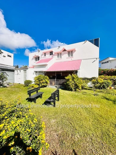 For Sale – Prestigious House in Rose-Hill at Rs