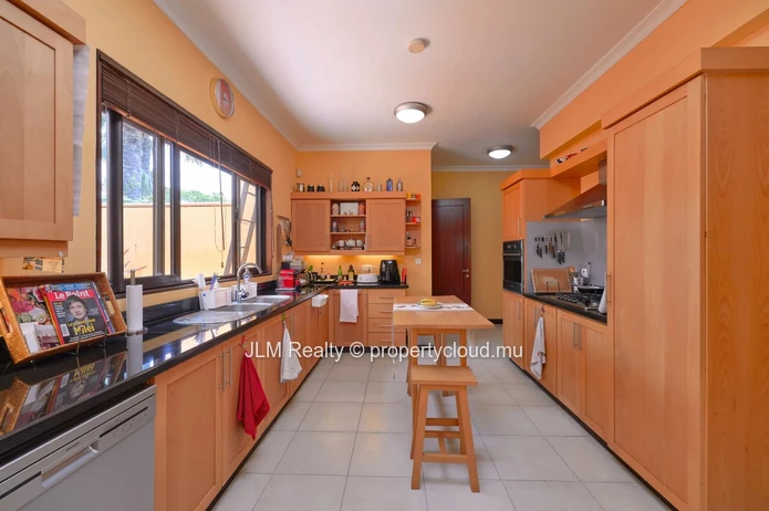 À Vendre – Somptueuse Villa dans un Domaine Golfique Sécurisé à Tamarin, Île Maurice