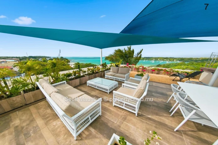 Beachfront Penthouse with Private Rooftop Pool 