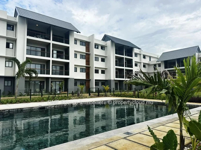 3-Bedroom Apartment with Terrace and Mountain Views