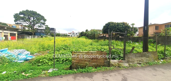Terrain de 50 perches à vendre dans le Quartier Militaire