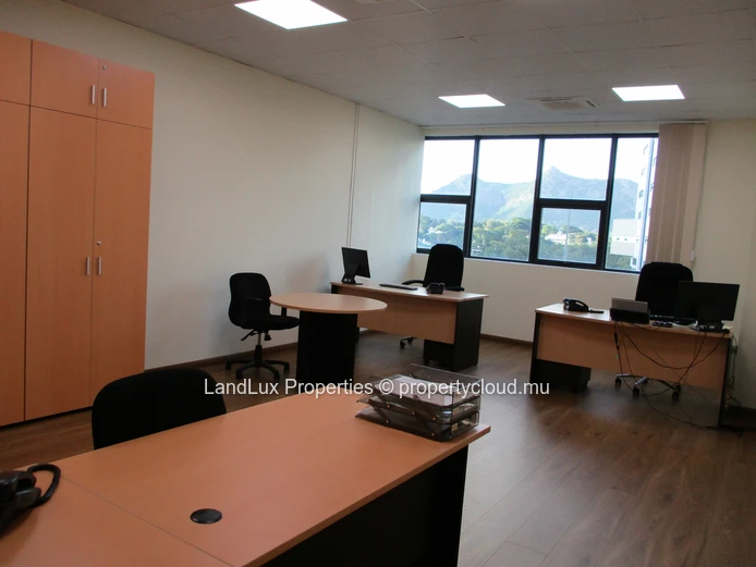 Bureau meublé à louer à Ebène