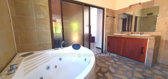Villa for sale in Flic en Flac
