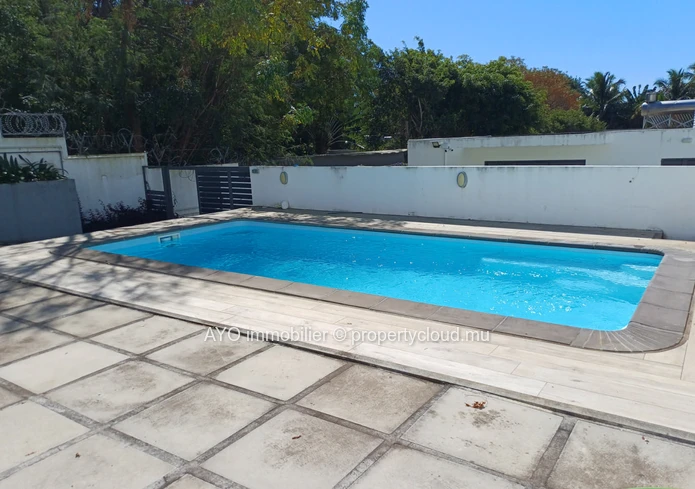 Beautiful 3 bedrooms house offering with pool in Calodyne