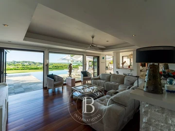 6 Bedroom Villa