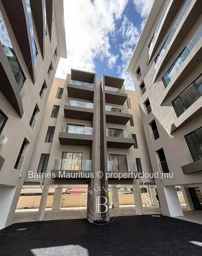 QUATRE-BORNES - Charmant penthouse de ville de 3 chambres avec vue