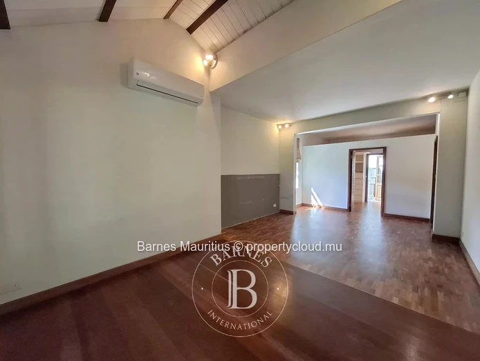 FLOREAL - Maison familiale ou bureau avec studio indépendant – 420 m²