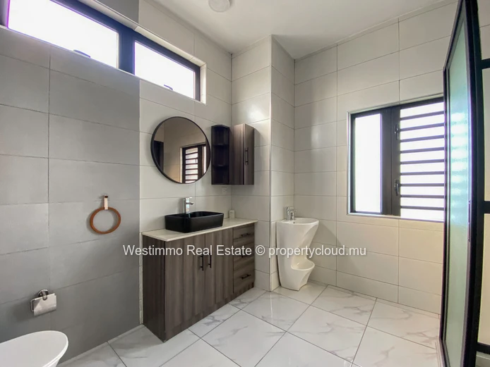 Recent house with swimming pool for long-term rent in Péreybère, Mauritius