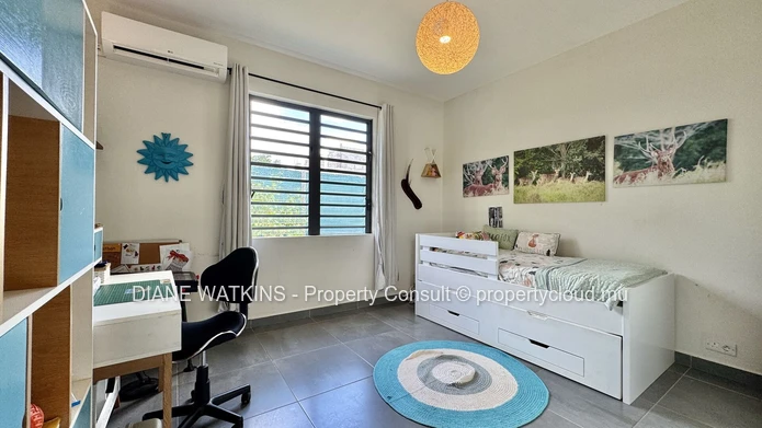 Contemporary 5-Bedroom Villa with Independent Cottage for Rent in Black River