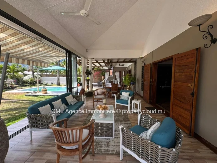 Bright and Spacious Home with Pool – Morcellement Les Multipliants