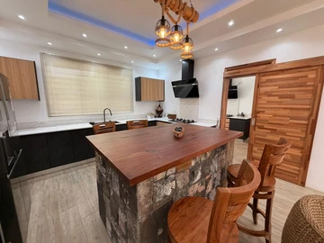 5 Bedroom Villa