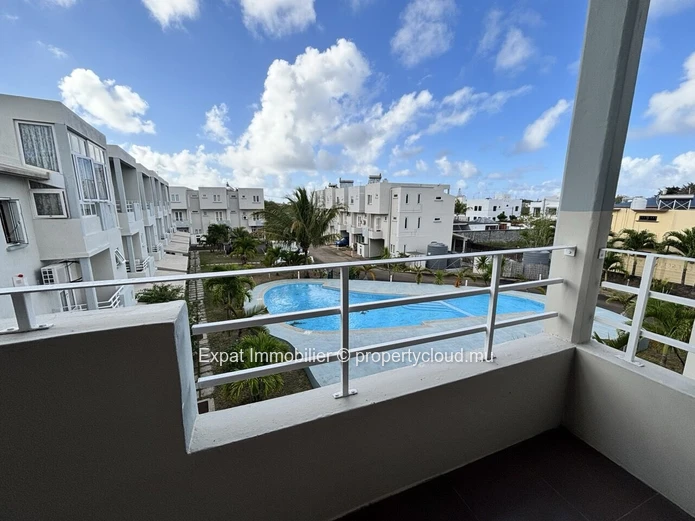 Fully Renovated 3-Bedroom Triplex In A Residence With Swimming Pools – Grand Baie