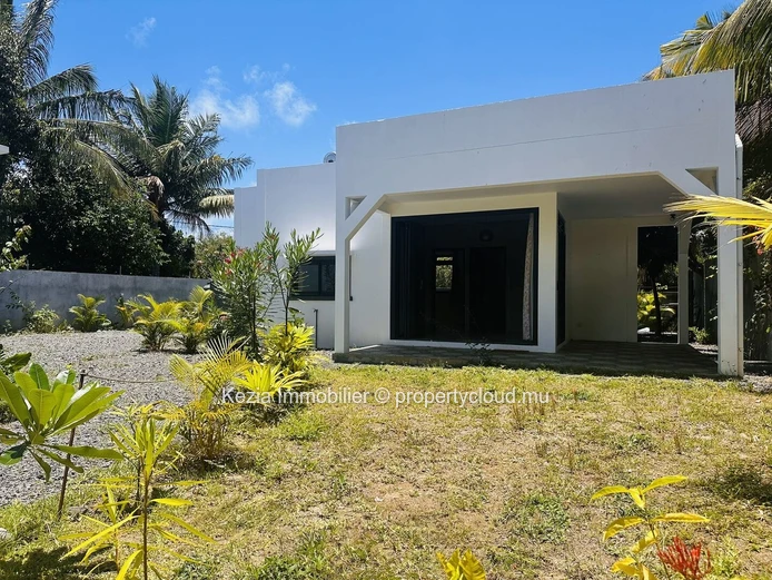 Maisons Tropicales Au Bord De La Rivière