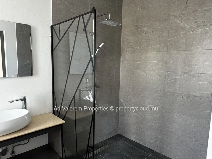 FOR SALE | Beautiful Fully Renovated House with Swimming Pool and Sea View – Flic-en-Flac