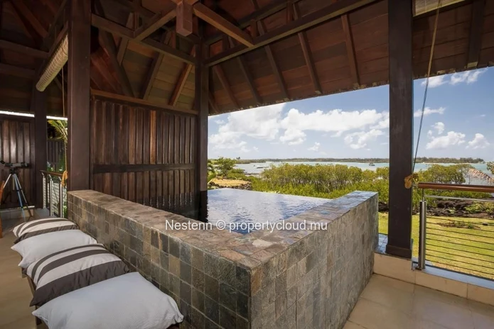 Beautiful 3-Bedroom sea view apartment 