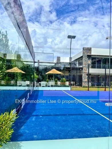 Luxurious 2-Bedroom Apartment in Grand Baie with Pool Access