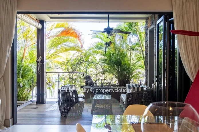 Magnifique Duplex avec ponton privé à vendre dans la Marina de Rivière Noire, Ile Maurice