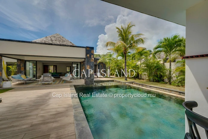 Tropical luxury in a 5-bedroom villa