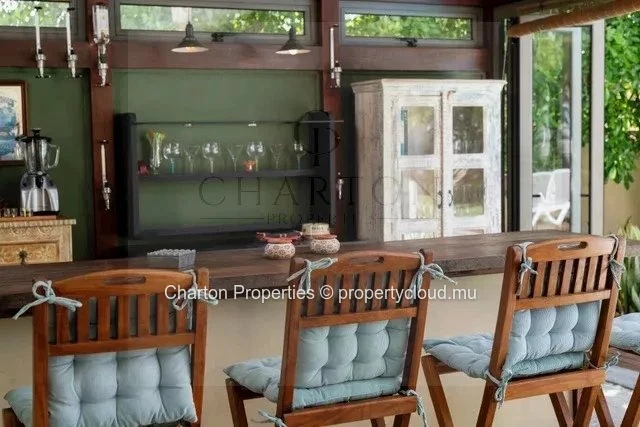 Villa contemporaine de 4 chambres avec piscine privée et double garage à Mont Mascal