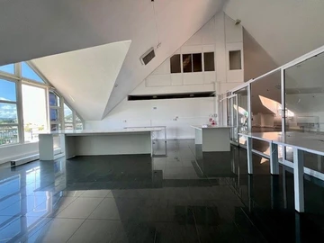 Ideal Office Space in the Heart of a Vibrant District 