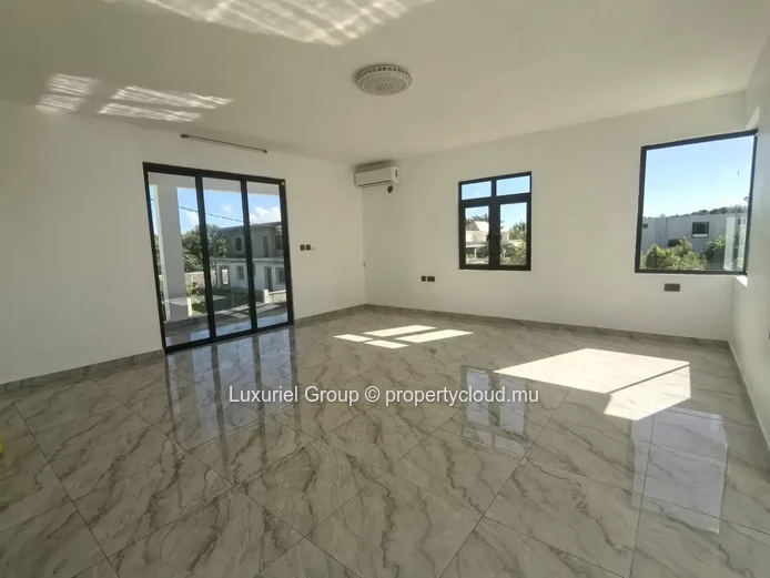 Luxury 5-Bedroom Villa for Rent in Cap Malheureux