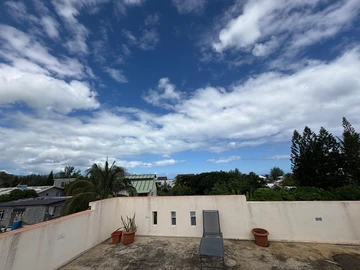 Elegant house with Rooftop Terrace for Rent in La Preneuse