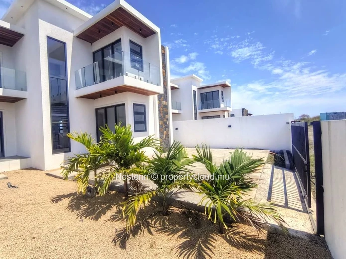 Villa moderne de 4 chambres : intérieur non meublé, cuisine entièrement équipée