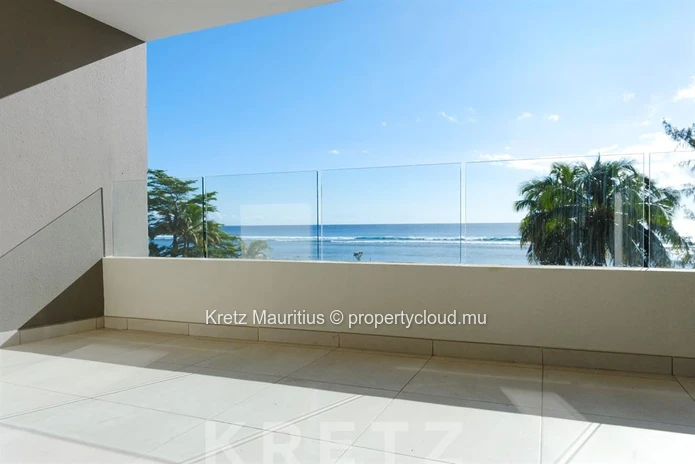 Duplex pieds dans l'eau avec vue panoramique sur le lagon