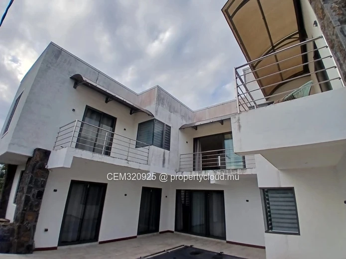 2 Bedrooms Furnished Apartment for Rent – Mont Choisy