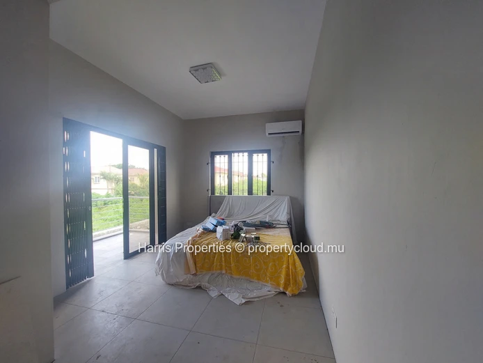 Brand-new modern villa for sale in the heart of Pereybere