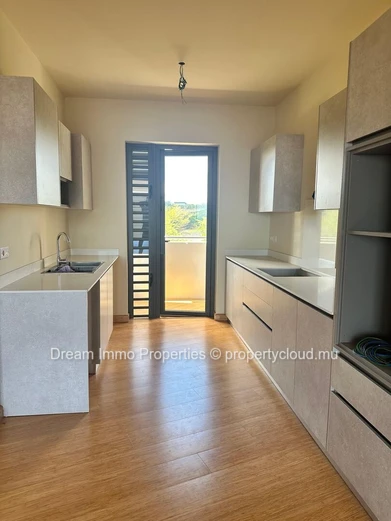 Superbe penthouse de 3 chambres avec toit-terrasse privé, vue mer & montagnes à Flic en Flac - Ile Maurice