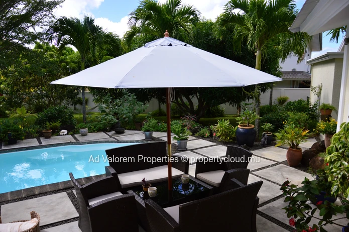 Maison et jardin bien entretenue dans une résidence sécurisée (Mandat exclusif)