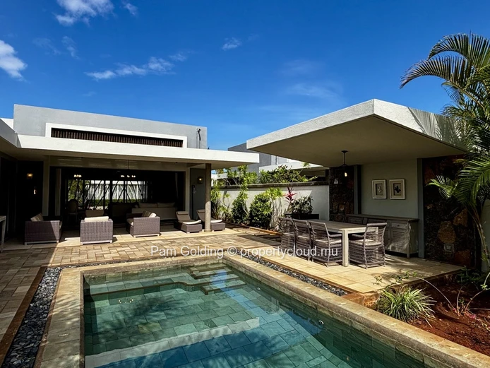 Single-Storey Villa for Sale in Royal Park Balaclava – 3-Bedroom Home