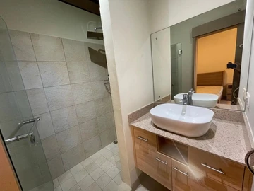 5 Bedroom Villa