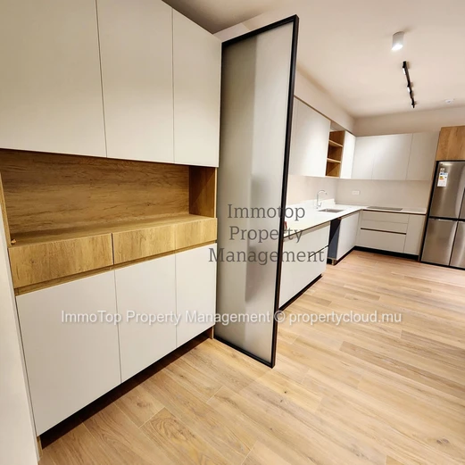 À LOUER Appartement 3 Chambres Tout Neuf et Entièrement Meublé Bagatelle Les Résidences – Morcellement Sécurisé