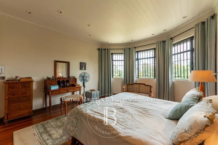 VACOAS - Exceptional Family Home with Timeless Charm – 5 bedrooms
