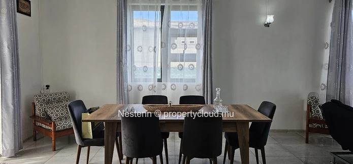 Well-located 4-bedroom house with garage & terraces