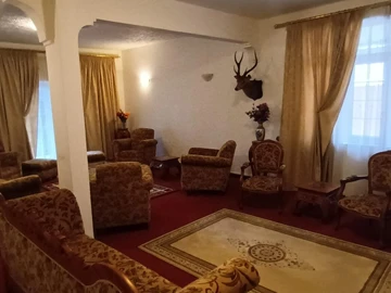 6 Bedroom House