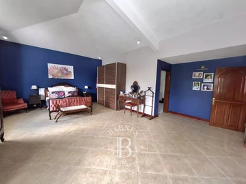 6 Bedroom House