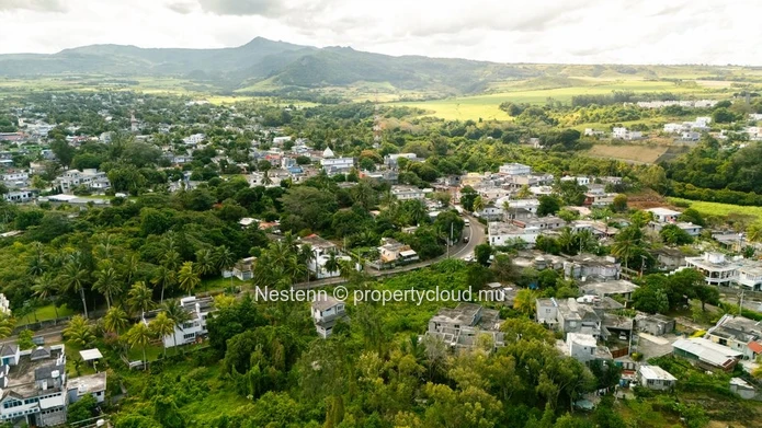 Terrain spacieux de 3723 m² à Riambel
