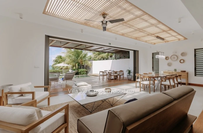 Cap Malheureux - Superb contemporary 3 bedroom villa on the beachfront