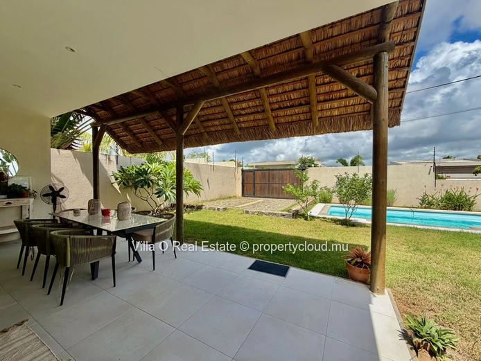 Ideal for a single or a couple, this home with immense charm stands out for its exquisite interior design, its lovely...