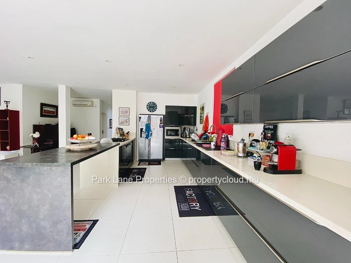 Spacieuse villa de 5 chambres avec vue imprenable sur la marina !!!