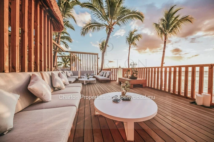 Exceptional 4 en suite bedroom penthouse in a landmark address on the West Coast