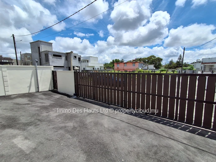 Brand-New Ground Floor Apartment in Forest Side 