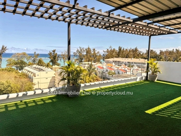 Luxurious Flic en Flac Penthouse: Foreigners Welcome!