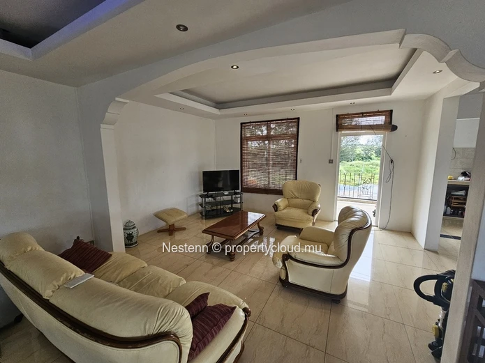 3 bedrooms apartment well located 